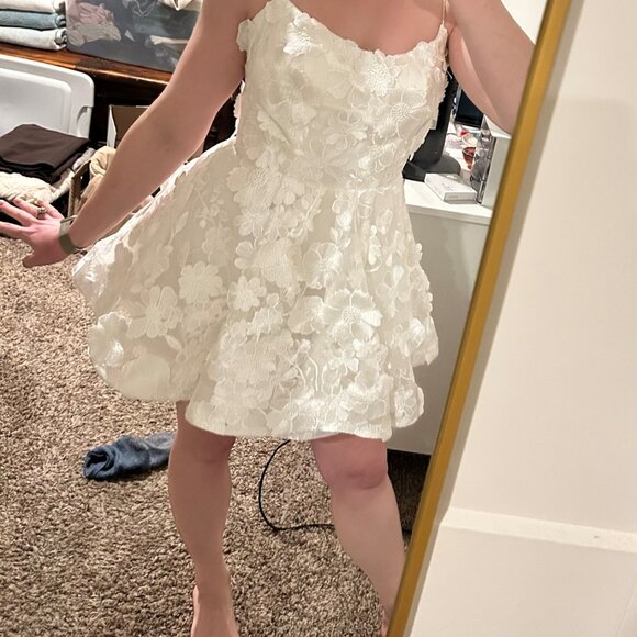 UNTAMED PETALS BY AMANDA JUDGE White Floral Wedding Dress - Picture 7 of 9